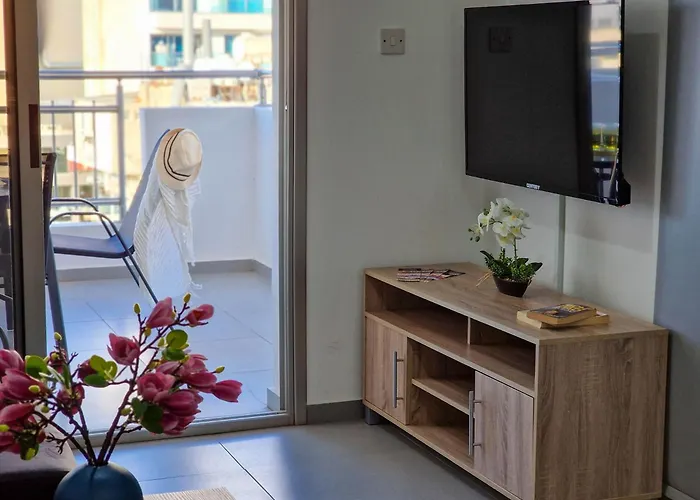 Airbnsea City Centre Side Sea View Apartments