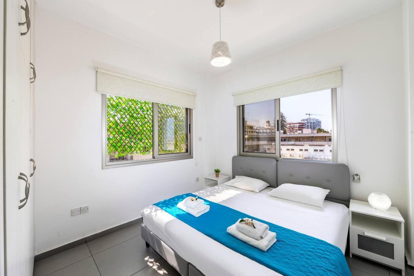 Airbnsea Centre Apts Larnaca