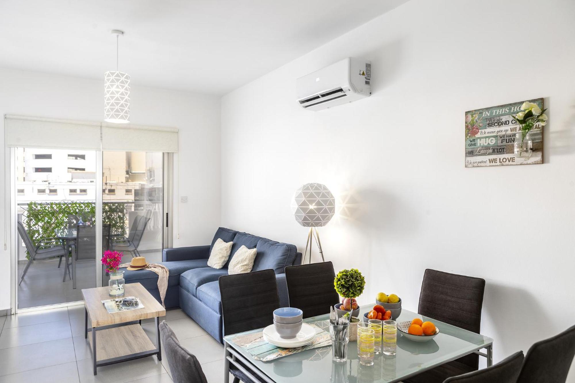 Airbnsea Centre Apts * Larnaca