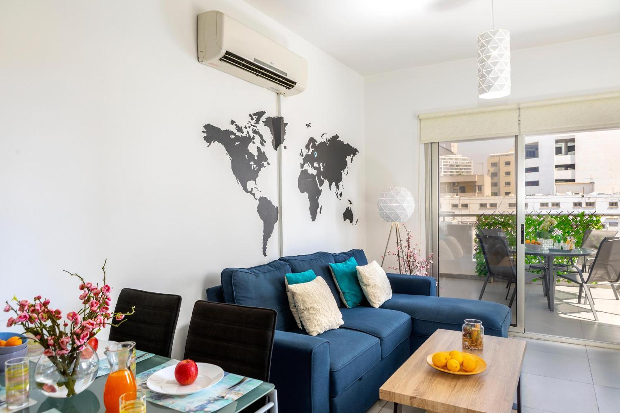 Airbnsea Centre Apts * Larnaca