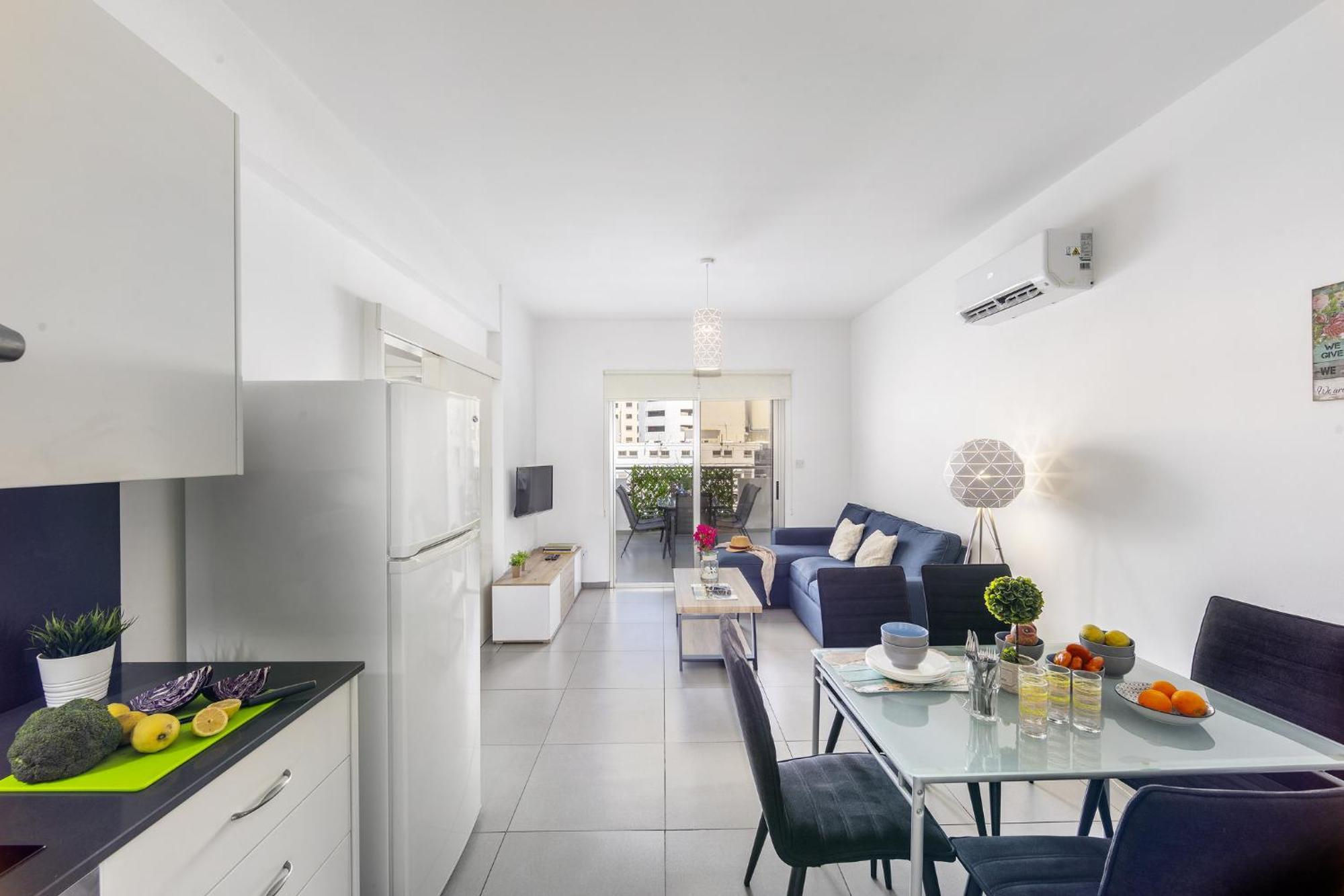 Airbnsea Centre Apts * Larnaca
