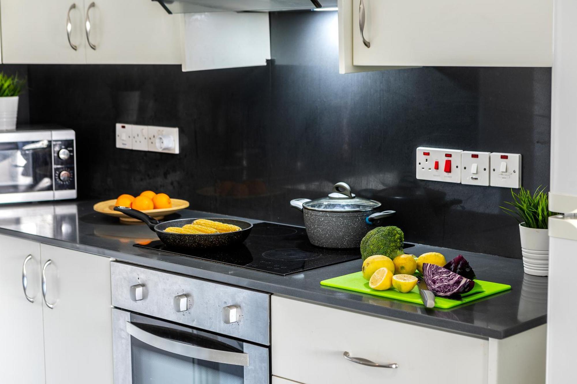 Airbnsea Centre Apts Larnaca