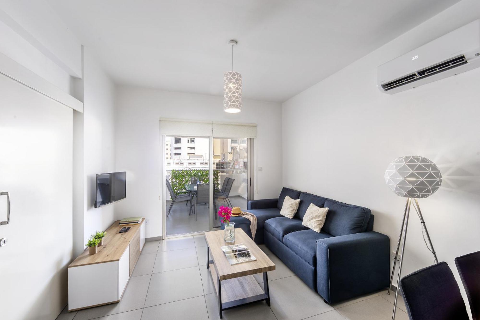 Airbnsea Centre Apts * Larnaca