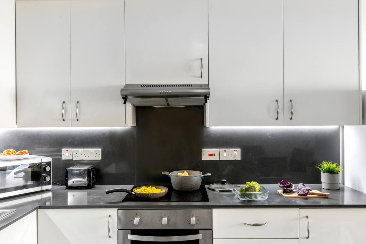 Airbnsea Centre Apts * Larnaca