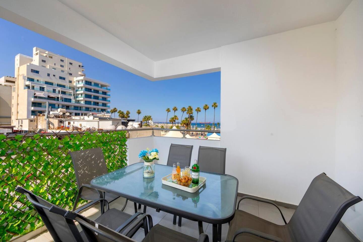 Airbnsea Centre Apts