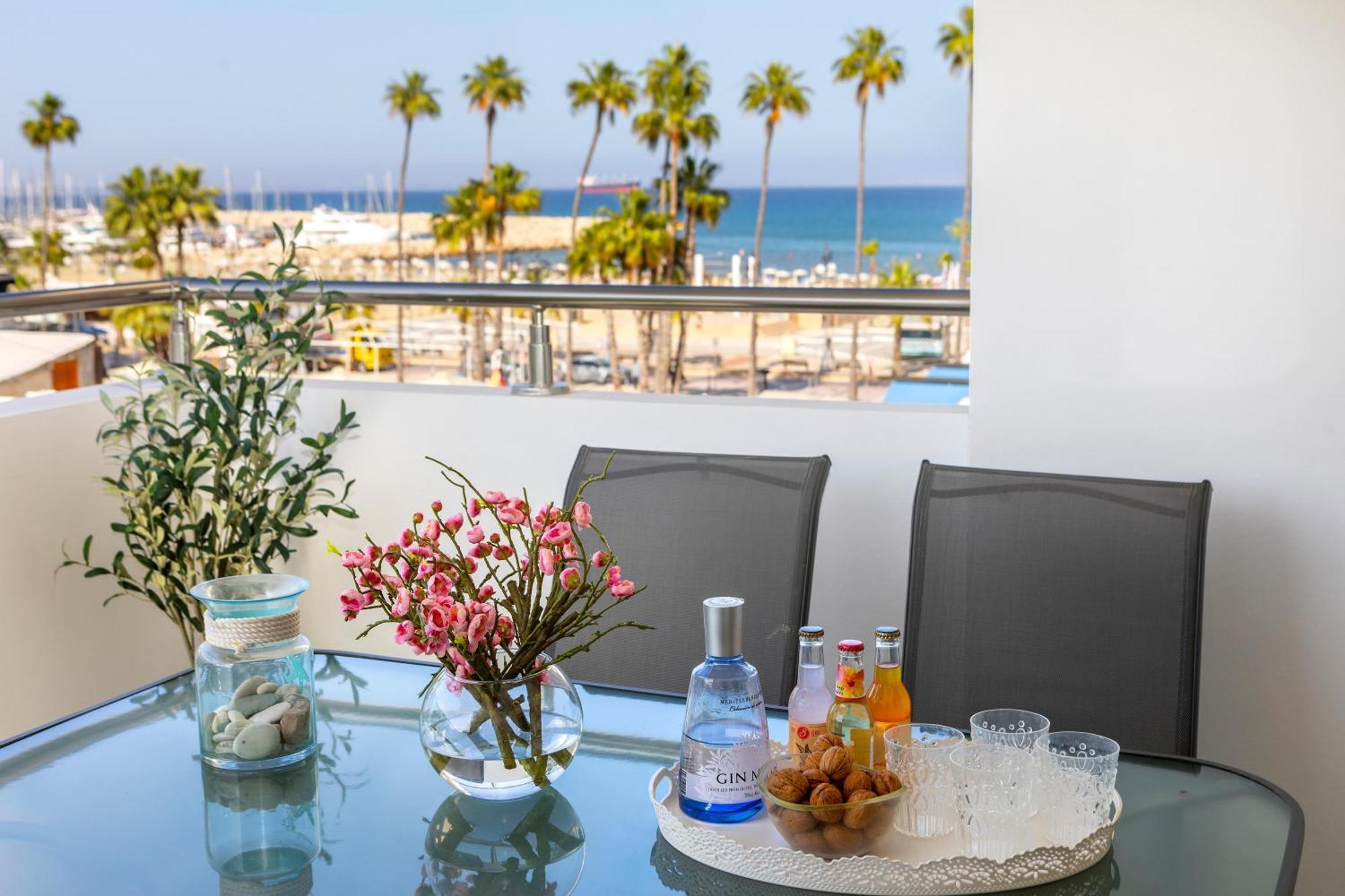 Airbnsea Centre Apts Larnaca